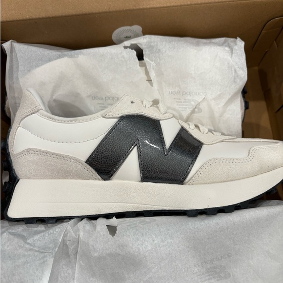 NEW BALANCE 327 IN SEA SALT W/ CASTLEROCK - Picture 7 of 13